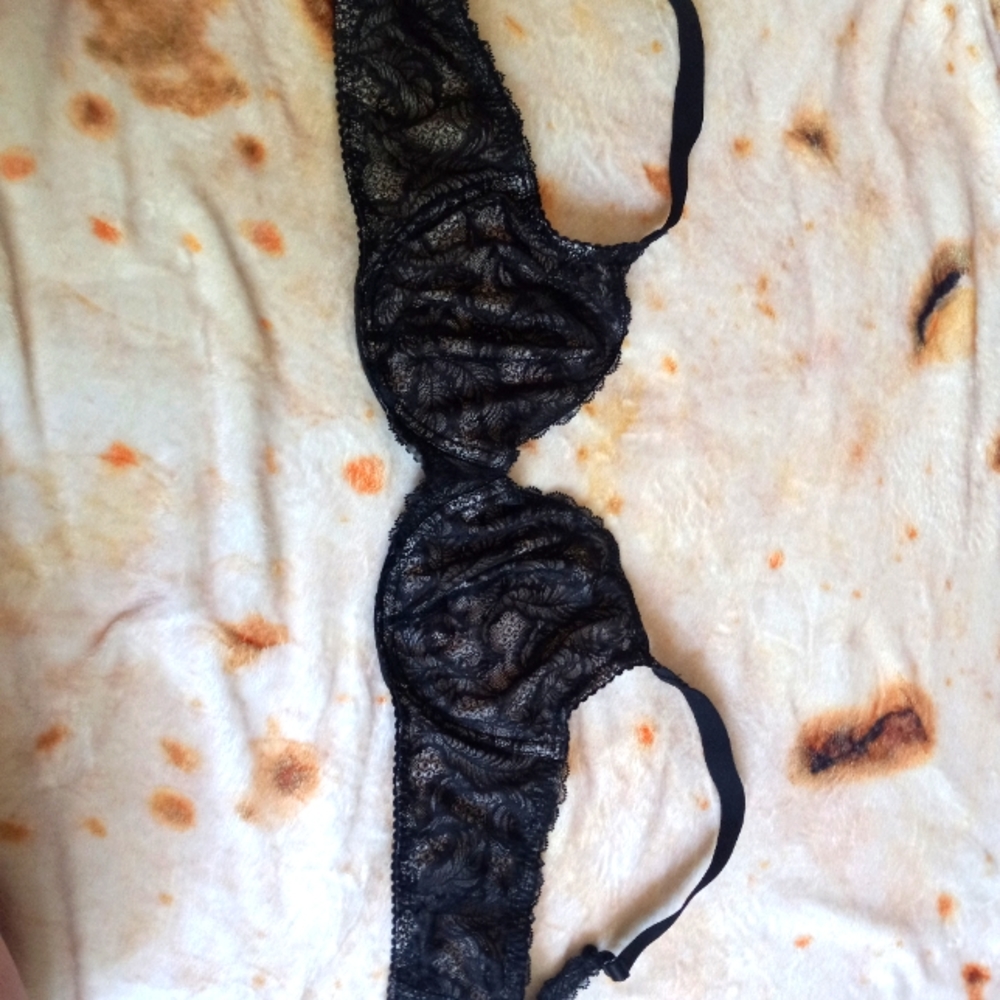 Black lace bra size 40C *LAST CHANCE*